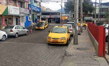 LOCAL COMERCIAL EN RENTA  DE 120 MTRS $ 900 MUY BIEN UBICADO SECTOR SUR DE QUITO. AV. MALDONADO CERCA A COMERCIAL SKY DE LA AV. MALDONADO.