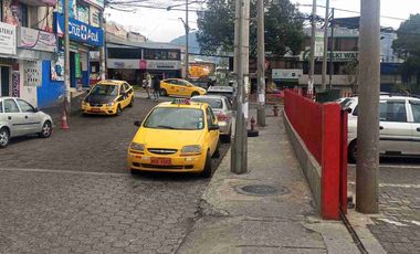 LOCAL COMERCIAL EN RENTA  DE 120 MTRS $ 900 MUY BIEN UBICADO SECTOR SUR DE QUITO. AV. MALDONADO CERCA A COMERCIAL SKY DE LA AV. MALDONADO.