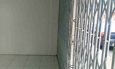 LOCAL COMERCIAL EN RENTA  DE 120 MTRS $ 900 MUY BIEN UBICADO SECTOR SUR DE QUITO. AV. MALDONADO CERCA A COMERCIAL SKY DE LA AV. MALDONADO.