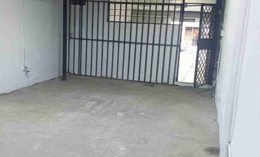 LOCAL COMERCIAL EN RENTA  DE 120 MTRS $ 900 MUY BIEN UBICADO SECTOR SUR DE QUITO. AV. MALDONADO CERCA A COMERCIAL SKY DE LA AV. MALDONADO.