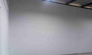 LOCAL COMERCIAL EN RENTA  DE 120 MTRS $ 900 MUY BIEN UBICADO SECTOR SUR DE QUITO. AV. MALDONADO CERCA A COMERCIAL SKY DE LA AV. MALDONADO.