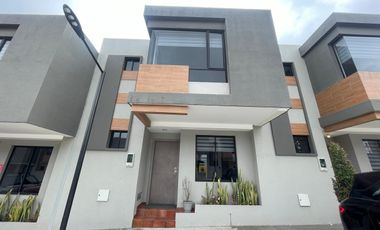 Casa de Venta de 98 mtrs / Mitad del mundo / San Antonio de Pichincha / Quito.