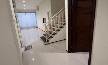 Disewakan Rumah Minimalis 2 Lantai Margorejo, Surabaya Selatan