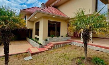 hermosa casa en venta en la Cdla de ingenieros sector Machangara cerca de totoracocha