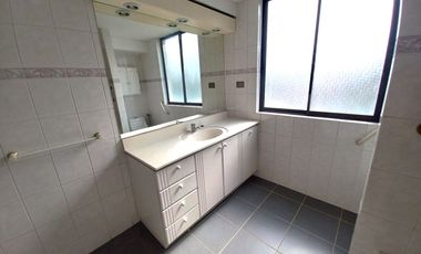 VENDO EXCELENTE DEPARTAMENTO DE 4 DORMITORIOS 2 ESTACIONAMIENTOS PLENO CENTRO DE TALCA EN EDIFICIO LAS PALMAS