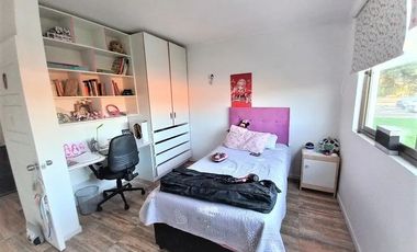 VENDO HERMOSA PARCELA DE 6900 M2 CON AMPLIA CASA CON 5 DORMITORIOS, 5 BAÑOS Y PISCINA EN HUILQUILEMU SUR