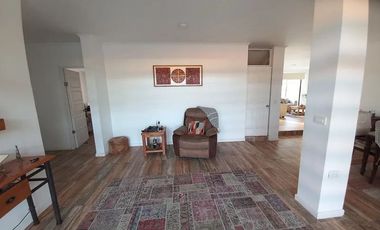 VENDO HERMOSA PARCELA DE 6900 M2 CON AMPLIA CASA CON 5 DORMITORIOS, 5 BAÑOS Y PISCINA EN HUILQUILEMU SUR