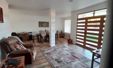 VENDO HERMOSA PARCELA DE 6900 M2 CON AMPLIA CASA CON 5 DORMITORIOS, 5 BAÑOS Y PISCINA EN HUILQUILEMU SUR