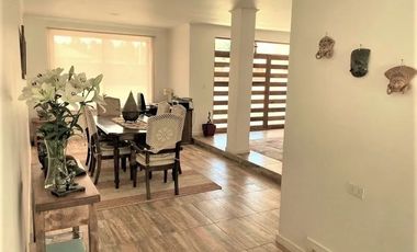 VENDO HERMOSA PARCELA DE 6900 M2 CON AMPLIA CASA CON 5 DORMITORIOS, 5 BAÑOS Y PISCINA EN HUILQUILEMU SUR