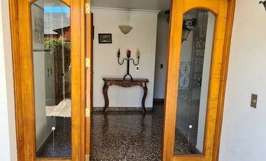 VENDO EXCELENTE CASA 5 DORMITORIOS PLENO CENTRO DE TALCA A PASOS DE SUPERMERCADO, CLINICAS Y COMERCIO EN GENERAL