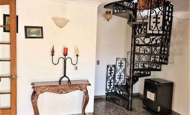 VENDO EXCELENTE CASA 5 DORMITORIOS PLENO CENTRO DE TALCA A PASOS DE SUPERMERCADO, CLINICAS Y COMERCIO EN GENERAL