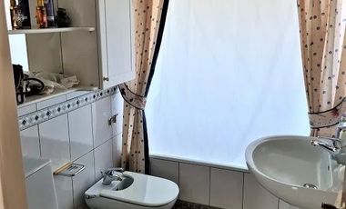 VENDO EXCELENTE CASA 5 DORMITORIOS PLENO CENTRO DE TALCA A PASOS DE SUPERMERCADO, CLINICAS Y COMERCIO EN GENERAL