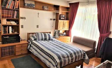 VENDO EXCELENTE CASA 5 DORMITORIOS PLENO CENTRO DE TALCA A PASOS DE SUPERMERCADO, CLINICAS Y COMERCIO EN GENERAL