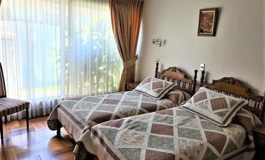VENDO EXCELENTE CASA 5 DORMITORIOS PLENO CENTRO DE TALCA A PASOS DE SUPERMERCADO, CLINICAS Y COMERCIO EN GENERAL
