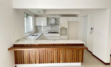 Se renta residencia dentro el fraccionamiento privado “Prados del Campestre” acabados residenciales, dos niveles construidos, 5 recamaras, alberca.