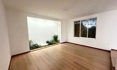 Se renta residencia dentro el fraccionamiento privado “Prados del Campestre” acabados residenciales, dos niveles construidos, 5 recamaras, alberca.