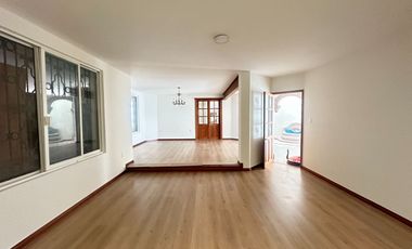 Se renta residencia dentro el fraccionamiento privado “Prados del Campestre” acabados residenciales, dos niveles construidos, 5 recamaras, alberca.