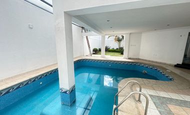 Se renta residencia dentro el fraccionamiento privado “Prados del Campestre” acabados residenciales, dos niveles construidos, 5 recamaras, alberca.