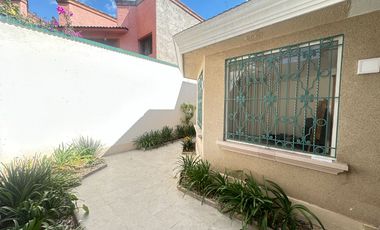 Se renta residencia dentro el fraccionamiento privado “Prados del Campestre” acabados residenciales, dos niveles construidos, 5 recamaras, alberca.