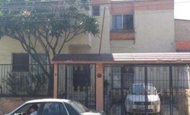 CASA EN REMATE EN VILLAS DE LAS FLORES EN COACALCO EN EDO. DE MEXICO