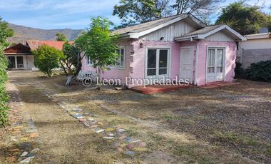 Se arrienda propiedad comercial en Avenida Ambrosio O'Higgins, zona centro de Curacaví.