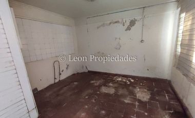 Se arrienda propiedad comercial en Avenida Ambrosio O'Higgins, zona centro de Curacaví.