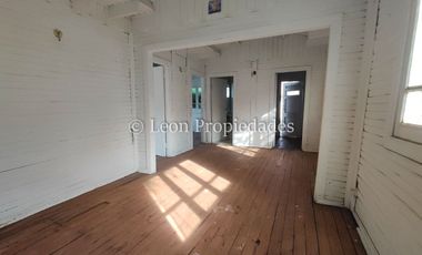 Se arrienda propiedad comercial en Avenida Ambrosio O'Higgins, zona centro de Curacaví.