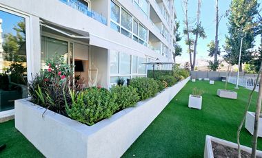 Departamento con Patio Interior en exclusivo Condominio, Huechuraba