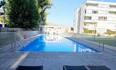 Departamento con Patio Interior en exclusivo Condominio, Huechuraba
