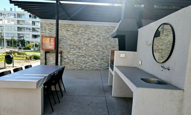 Departamento con Patio Interior en exclusivo Condominio, Huechuraba