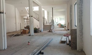 RENTO INMUEBLE DE360M2 EN IRATZIO, PARA RESTAURANT, BODEGO, SUPER MERCADO,