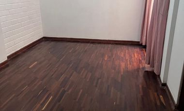 VENTA DEPARTAMENTO . SURCO MUY BIEN DISTRIBUIDO E ILUMINADO,EN DOÑA NORA