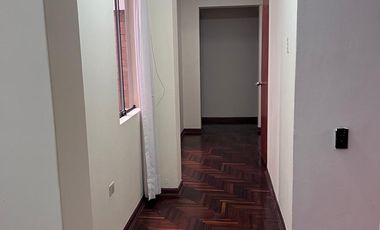 VENTA DEPARTAMENTO . SURCO MUY BIEN DISTRIBUIDO E ILUMINADO,EN DOÑA NORA
