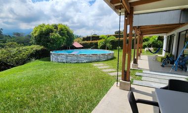 🌿 HERMOSA CASA CON VISTA PANORÁMICA EN COMBIA – VENTA O RENTA