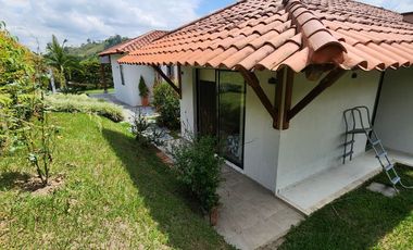 🌿 HERMOSA CASA CON VISTA PANORÁMICA EN COMBIA – VENTA O RENTA