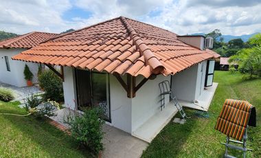 🌿 HERMOSA CASA CON VISTA PANORÁMICA EN COMBIA – VENTA O RENTA