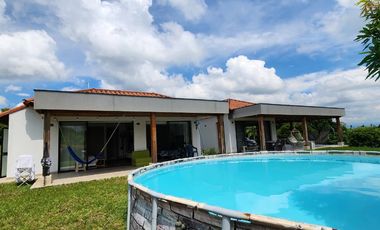 🌿 HERMOSA CASA CON VISTA PANORÁMICA EN COMBIA – VENTA O RENTA