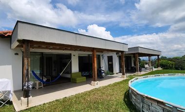 🌿 HERMOSA CASA CON VISTA PANORÁMICA EN COMBIA – VENTA O RENTA