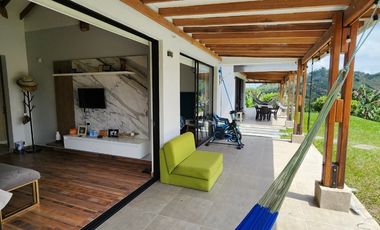 🌿 HERMOSA CASA CON VISTA PANORÁMICA EN COMBIA – VENTA O RENTA
