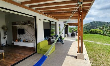 🌿 HERMOSA CASA CON VISTA PANORÁMICA EN COMBIA – VENTA O RENTA