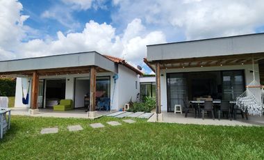 🌿 HERMOSA CASA CON VISTA PANORÁMICA EN COMBIA – VENTA O RENTA