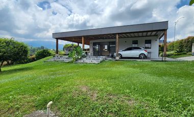 🌿 HERMOSA CASA CON VISTA PANORÁMICA EN COMBIA – VENTA O RENTA