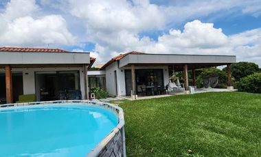 🌿 HERMOSA CASA CON VISTA PANORÁMICA EN COMBIA – VENTA O RENTA