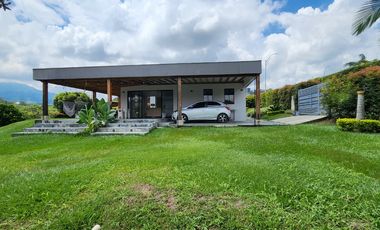 🌿 HERMOSA CASA CON VISTA PANORÁMICA EN COMBIA – VENTA O RENTA