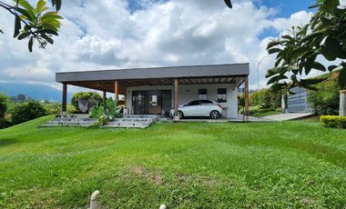 🌿 HERMOSA CASA CON VISTA PANORÁMICA EN COMBIA – VENTA O RENTA