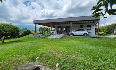 🌿 HERMOSA CASA CON VISTA PANORÁMICA EN COMBIA – VENTA O RENTA