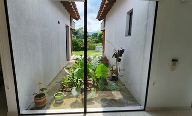 🌿 HERMOSA CASA CON VISTA PANORÁMICA EN COMBIA – VENTA O RENTA