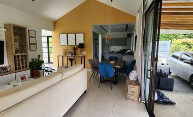 🌿 HERMOSA CASA CON VISTA PANORÁMICA EN COMBIA – VENTA O RENTA