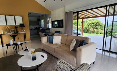 🌿 HERMOSA CASA CON VISTA PANORÁMICA EN COMBIA – VENTA O RENTA