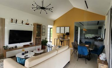 🌿 HERMOSA CASA CON VISTA PANORÁMICA EN COMBIA – VENTA O RENTA